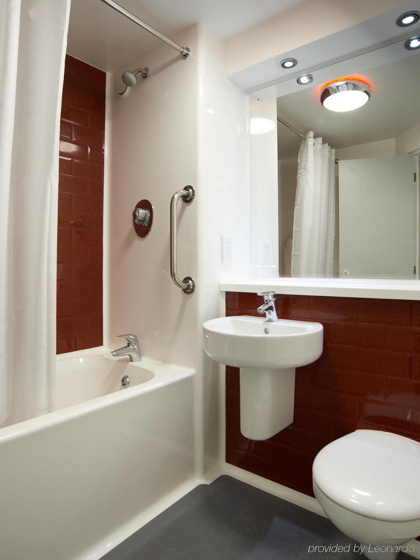 Ibis Budget London Heathrow Central Cranford Zewnętrze zdjęcie