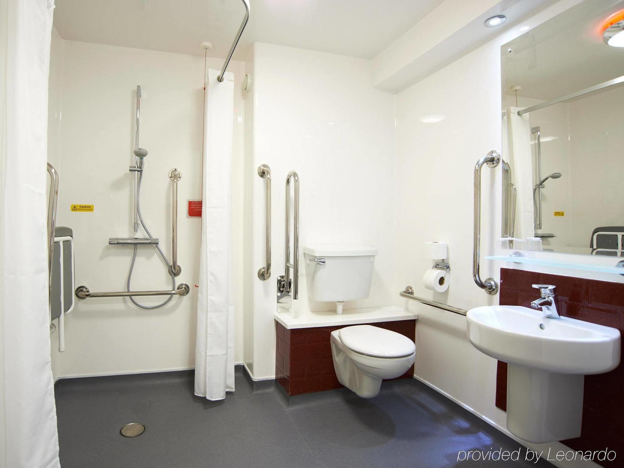Ibis Budget London Heathrow Central Cranford Zewnętrze zdjęcie